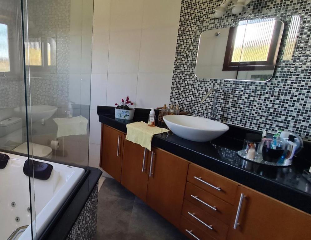  Casas 4 suítes com home office e area gourmet - excelente internet