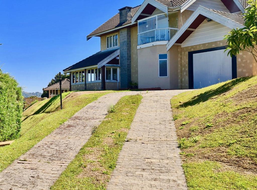  Casas 4 suítes com home office e area gourmet - excelente internet