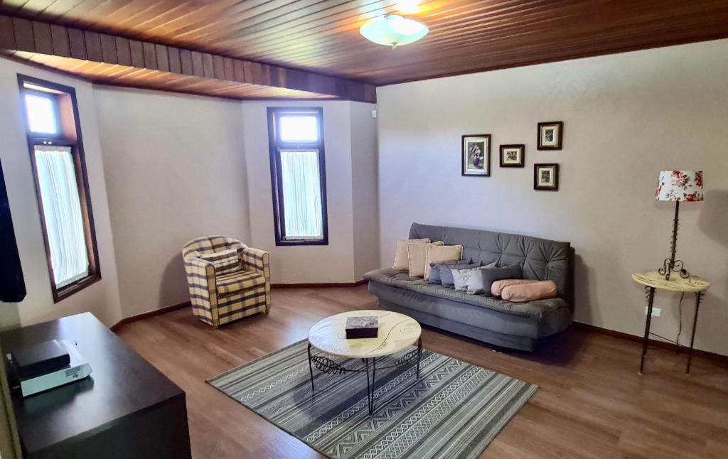  Casas 4 suítes com home office e area gourmet - excelente internet