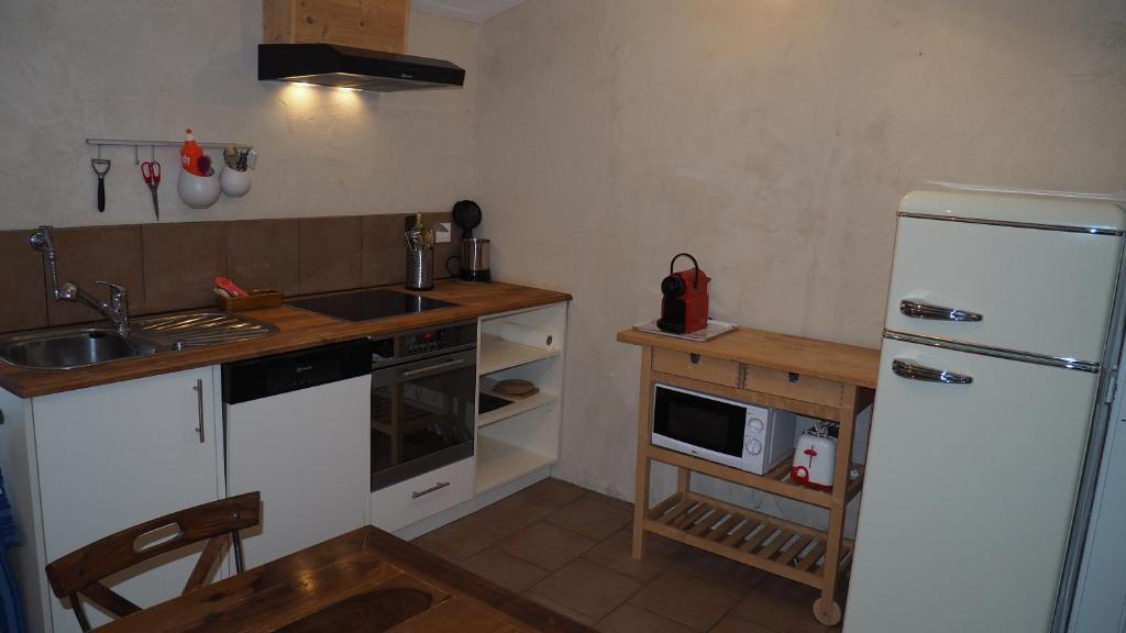 Köök või kööginurk majutusasutuses Relais de la Baume