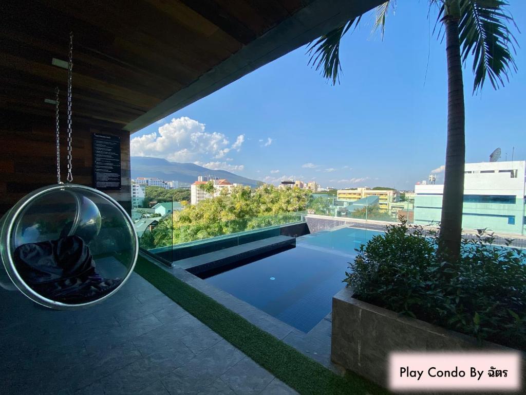 Bazén v ubytování Play Condo Chiang mai MAYA nebo v jeho okolí