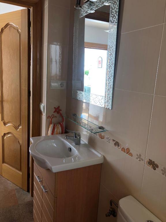 Koupelna v ubytování Casa Rosi, vistas al mar, piscina privada y A/A