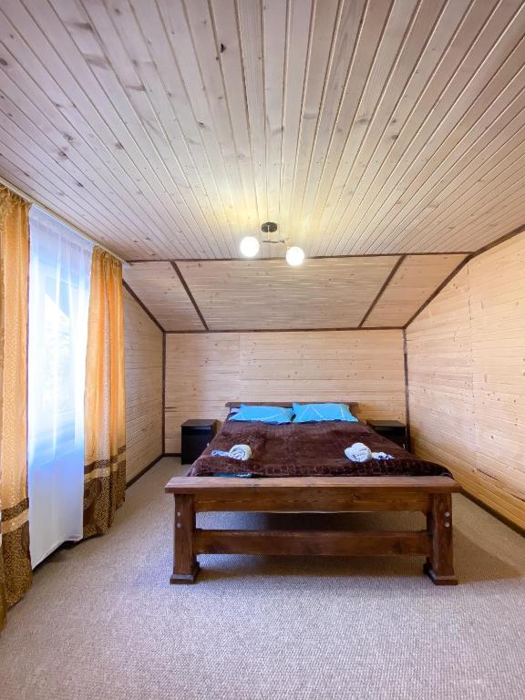 Postel nebo postele na pokoji v ubytování Краєвид