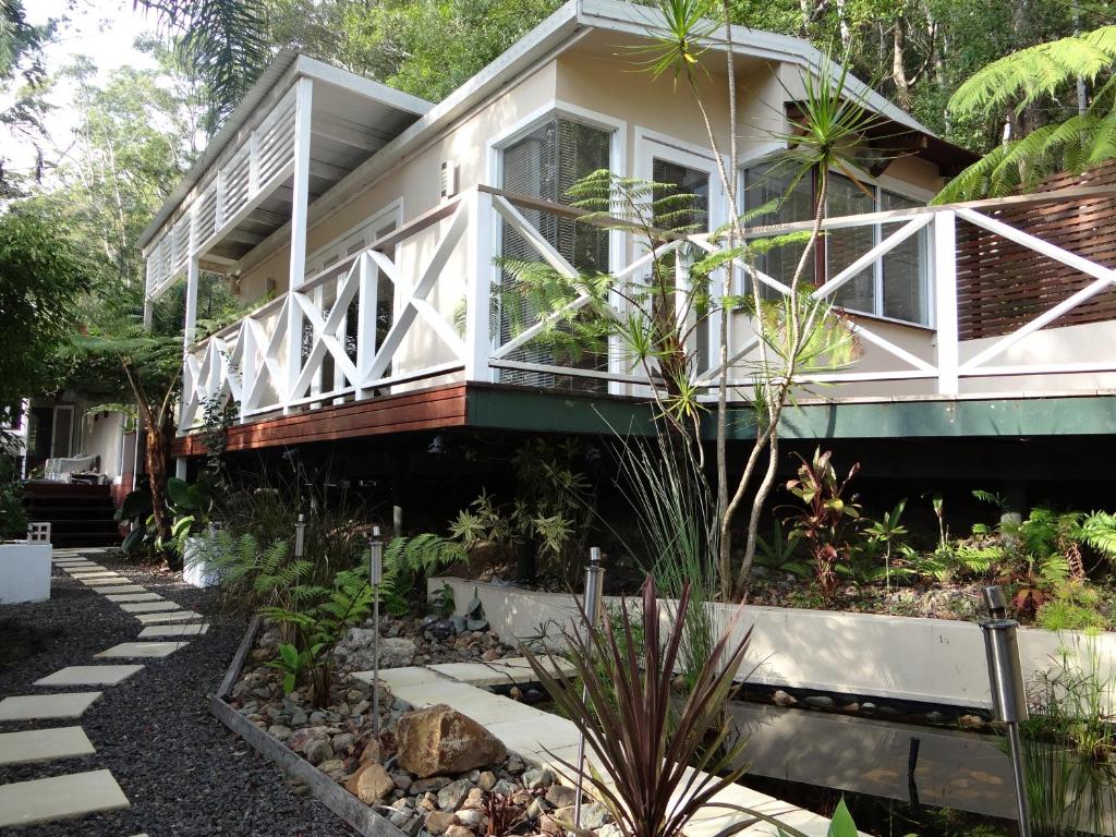 a house with a garden in front of it at Eumundi Yacht Club B&B in Eumundi