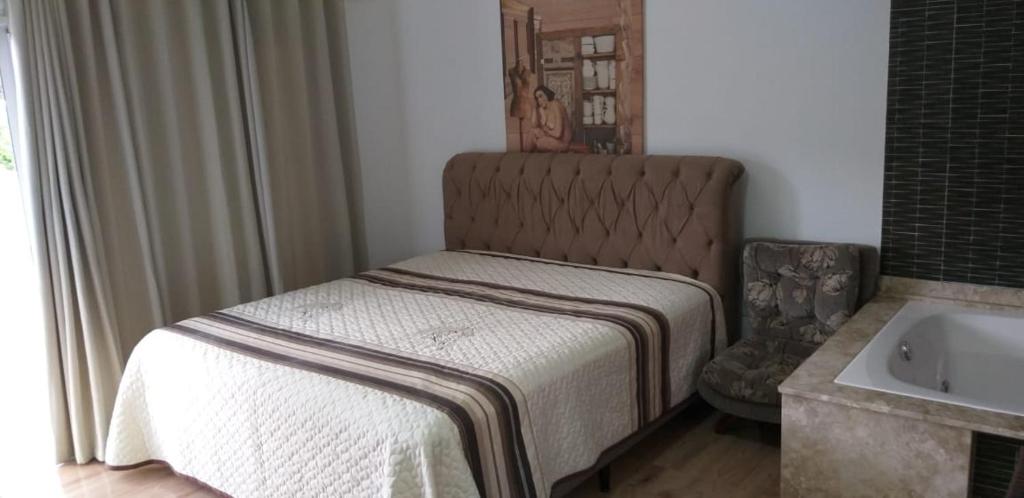  Casa com Piscina e Hidromassagem Montoski
