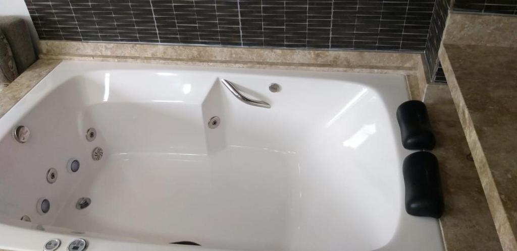  Casa com Piscina e Hidromassagem Montoski