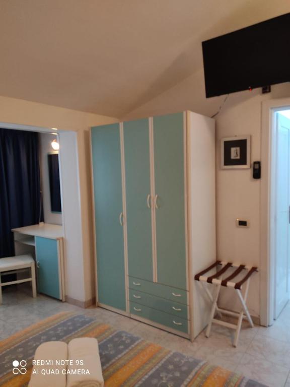 TV a/nebo společenská místnost v ubytování Kristalex Pet Family Hotel