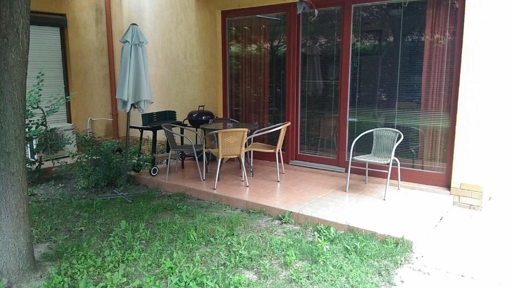 Vonkajšia záhrada v ubytovaní Jenny apartman Siófok