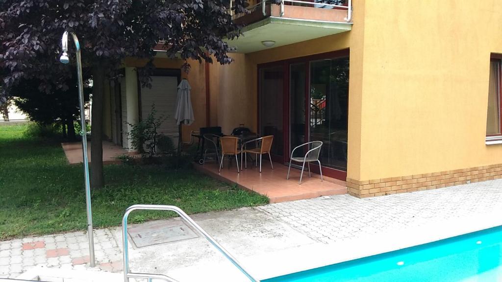Bazén v ubytovaní Jenny apartman Siófok alebo v jeho blízkosti