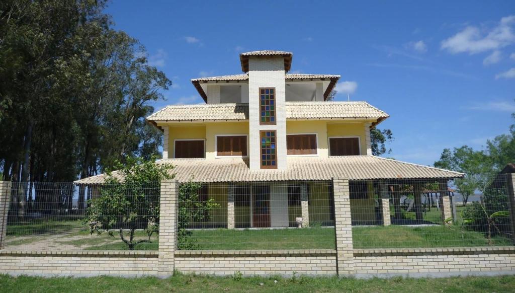 El edificio en el que está la posada