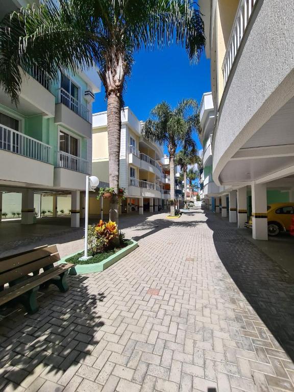  Apto c/ piscina - 150m da praia de Bombas