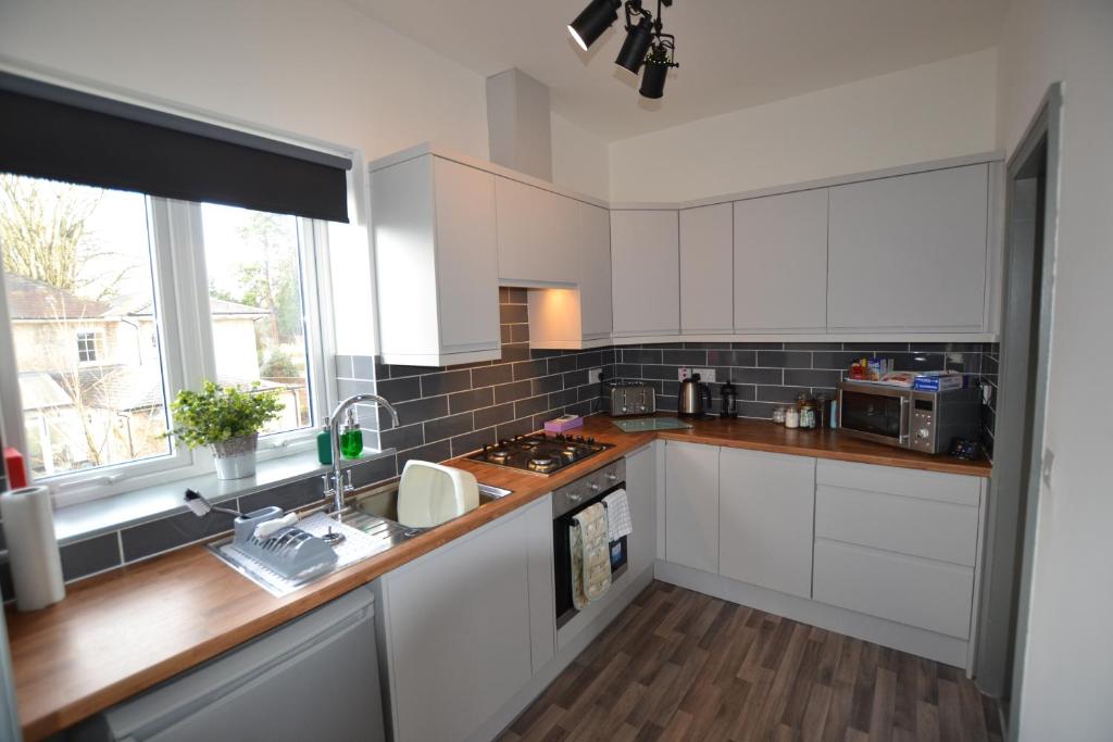 Maytree 2 Bed Apartment - Salisbury Apartments -