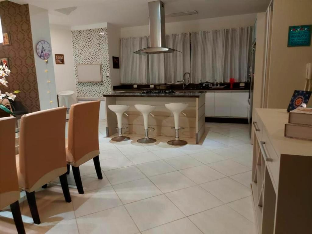  Lindo Apartamento Cobertura na Praia dos Ingleses com Jacuzzi