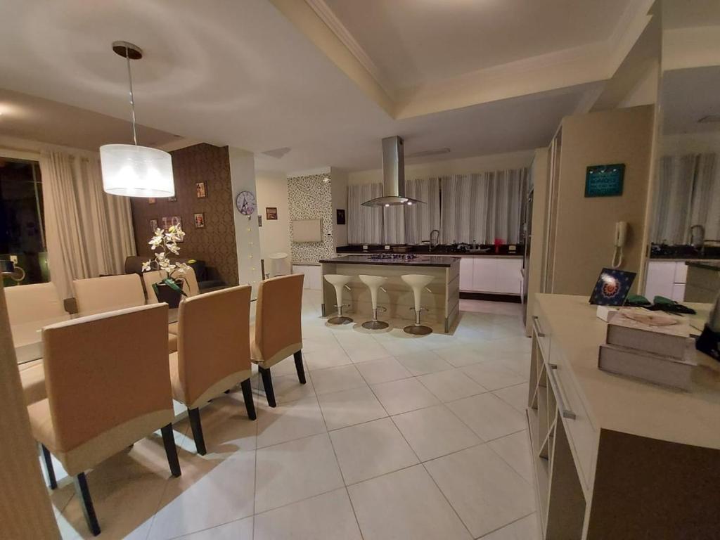 Lindo Apartamento Cobertura na Praia dos Ingleses com Jacuzzi