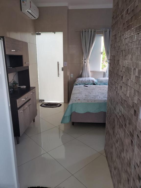  Quarto tipo kit net na parte externa da casa