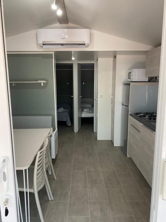 Kuchyň nebo kuchyňský kout v ubytování Palombaggia location i pini Porto Vecchio