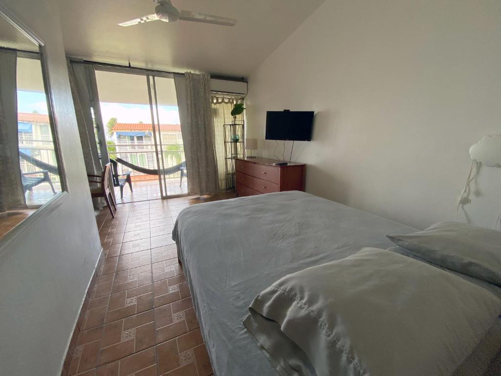 Postel nebo postele na pokoji v ubytování Paradigm Villa Dorado