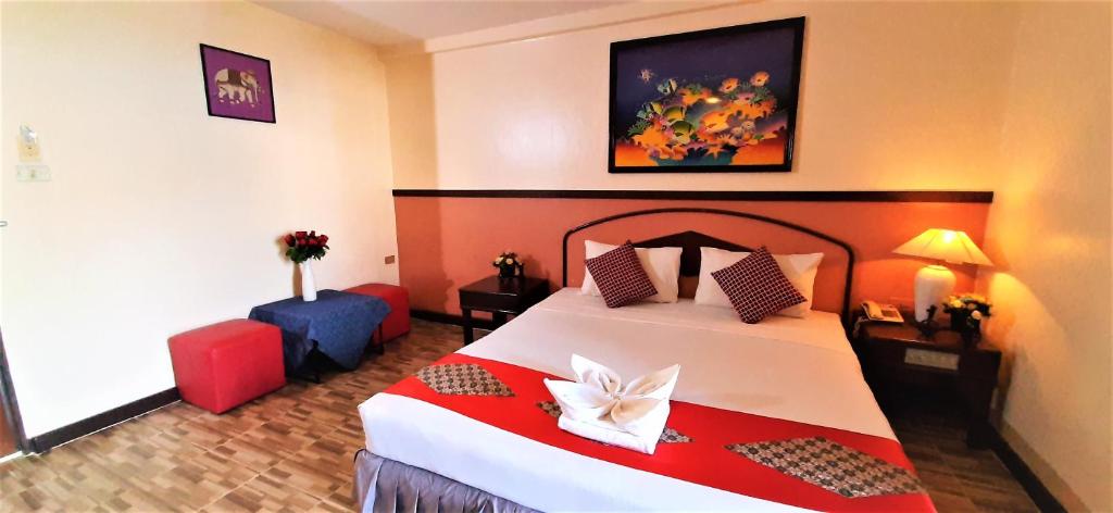 Cama ou camas em um quarto em La Moon At Phuket - SHA Extra Plus