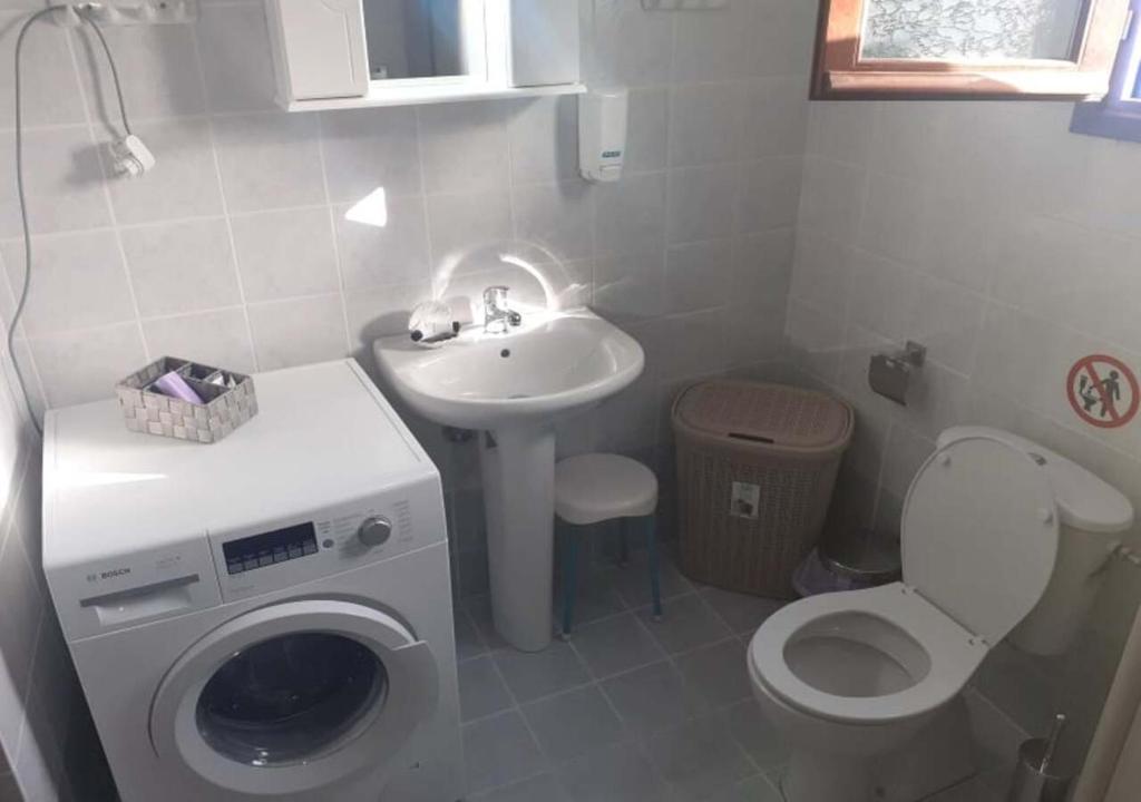 Kúpeľňa v ubytovaní Symi Breeze villa
