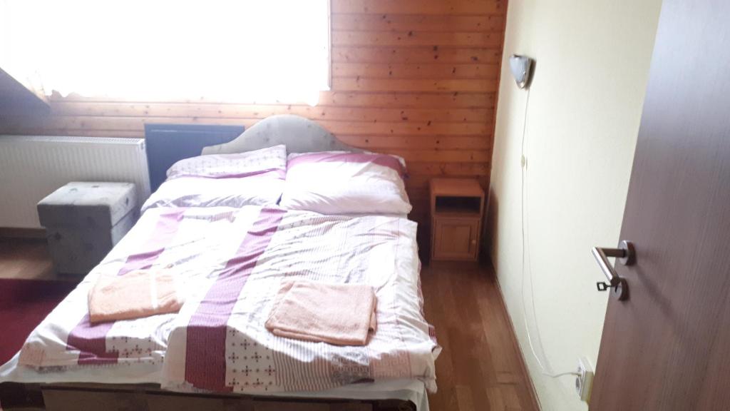 Postel nebo postele na pokoji v ubytování Napsugár Panzió