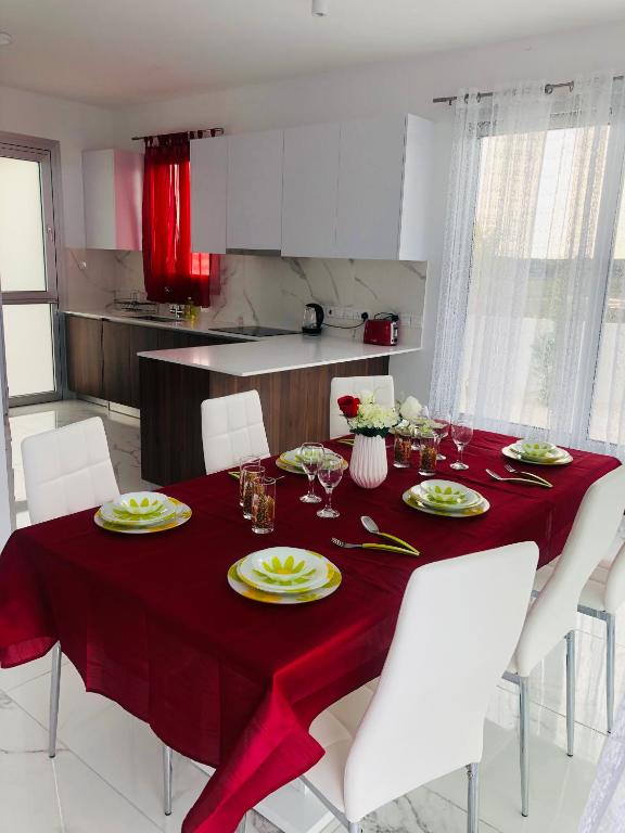 Kuchyň nebo kuchyňský kout v ubytování Mobina Villas