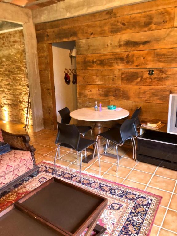  CASA DE CAMPO PISCINA NA SERRA FRIBURGO TEM 4 QUARTOS PROXIMO A MURI CACHOEIRAS PARQUE ESTADUAL 3 PICOs