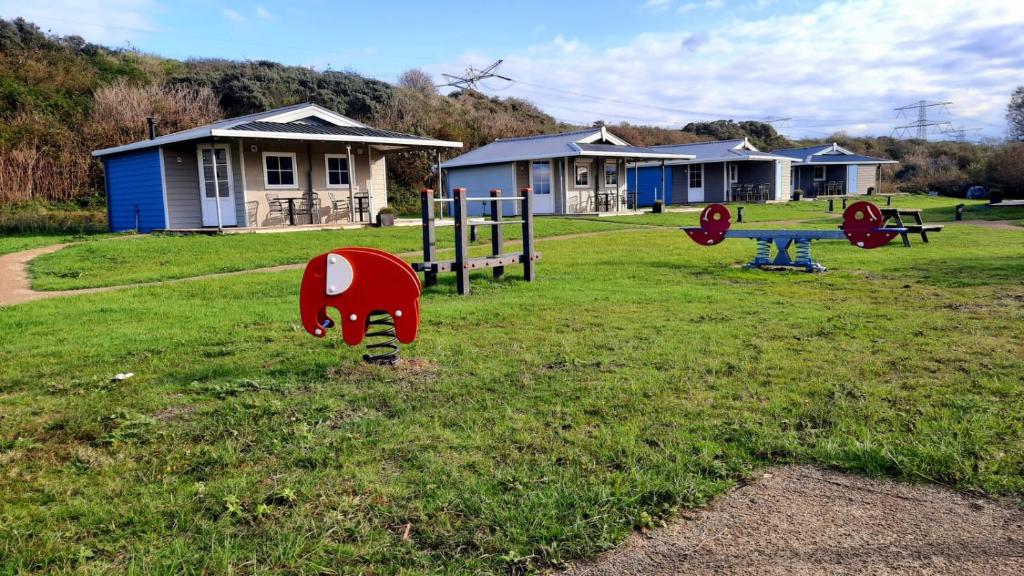 Herní místnost nebo prostor pro děti v ubytování Beach Lodges Oostvoorne
