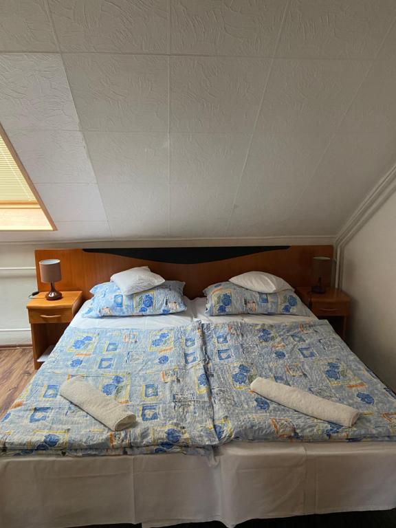 Postel nebo postele na pokoji v ubytování Teke Panzió