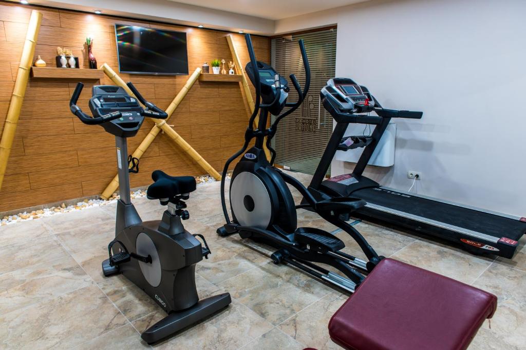 Fitness centrum a/nebo fitness zařízení v ubytování Семеен хотел АРИЗОНА