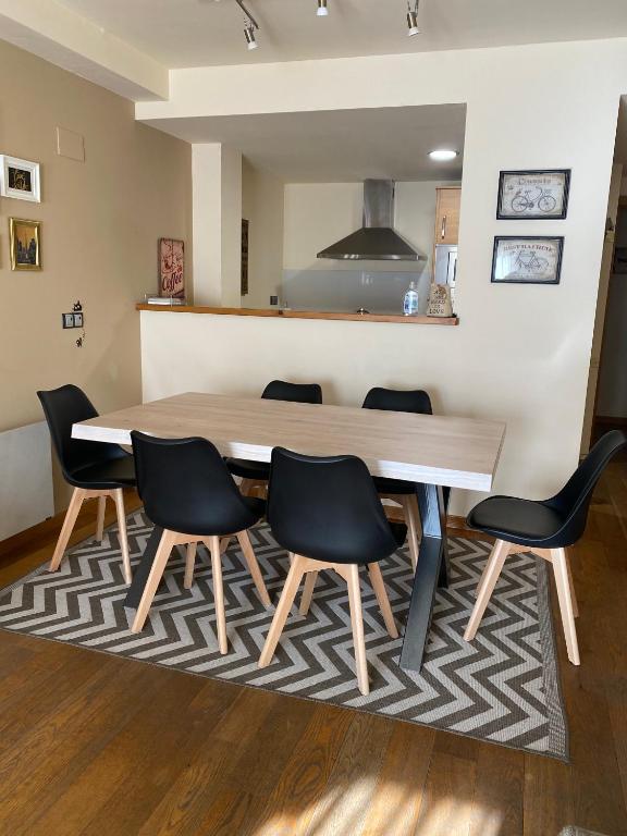 A seating area at Apartament Neret I