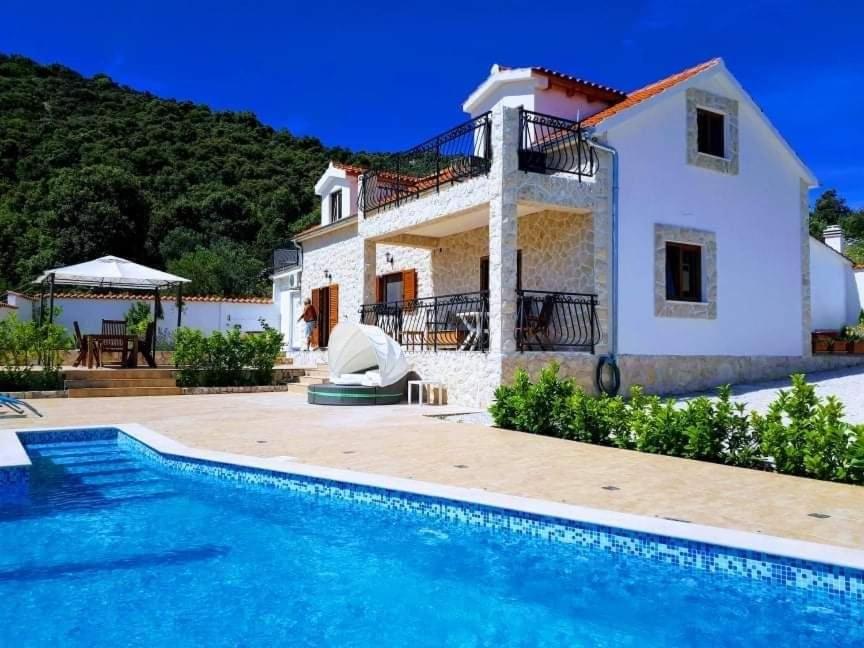 Kristal House