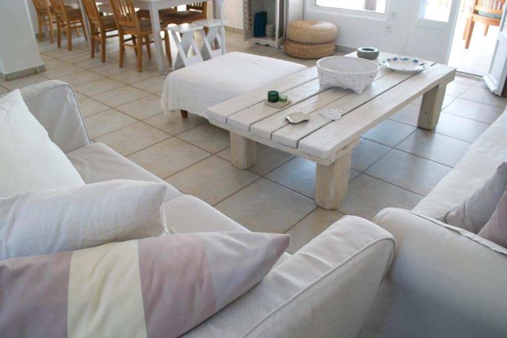 Posedenie v ubytovaní Nafsika 4Bedroom Sea View House