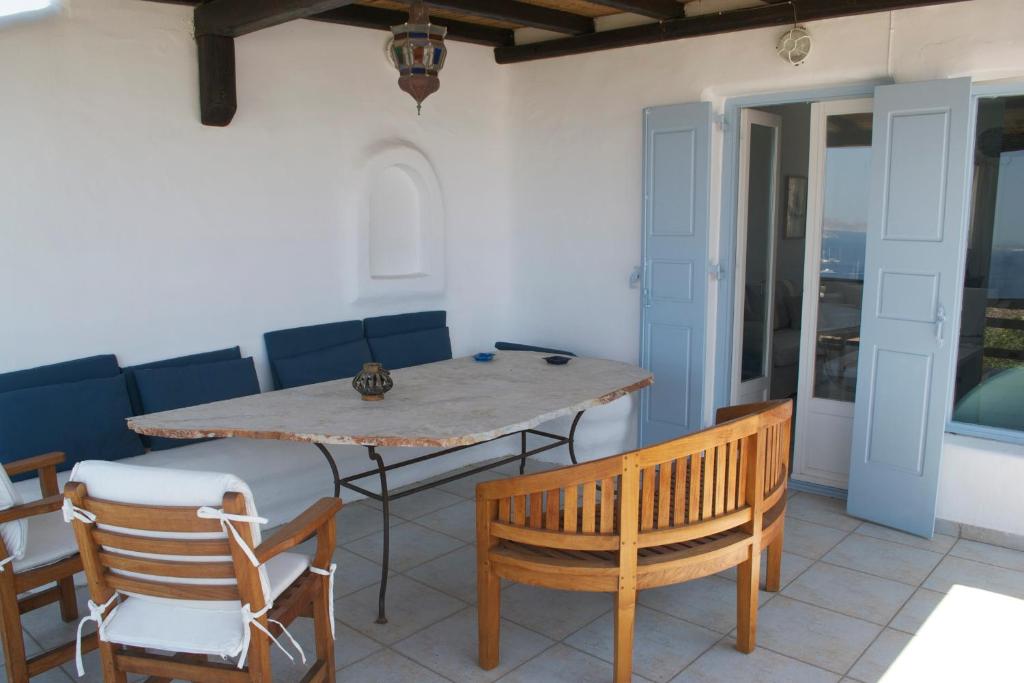 Posedenie v ubytovaní Nafsika 4Bedroom Sea View House