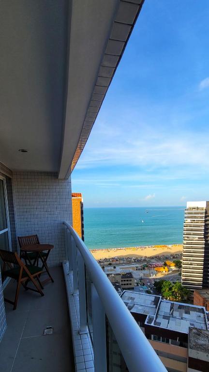 Beira mar Meireles a um passo do mar