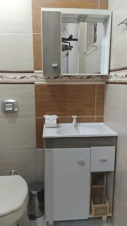  Casa Localizada a Menos de 100m da Praia de Zimbros