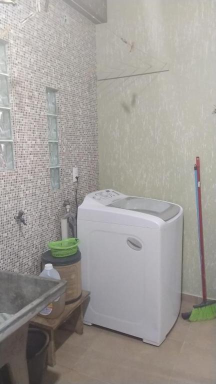  Casa Localizada a Menos de 100m da Praia de Zimbros