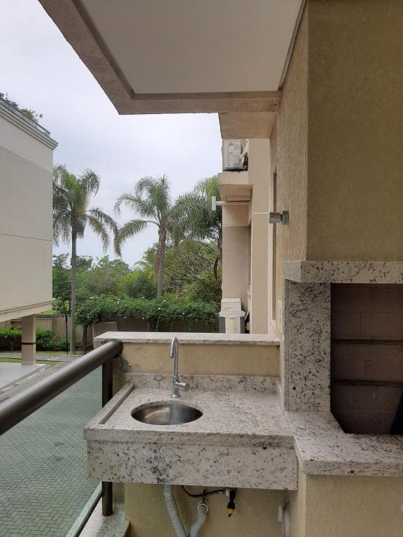  Apartamento em frente a Praia do Campeche.