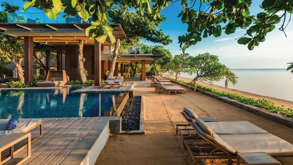Bazén v ubytování Maya Sanur Resort & Spa nebo v jeho okolí
