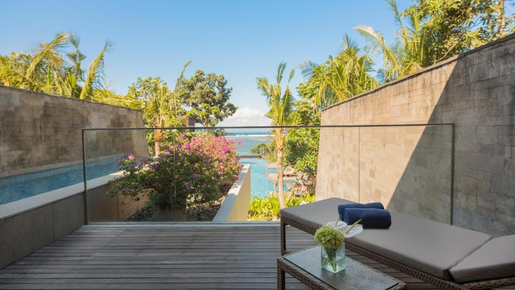 Bazén v ubytování Maya Sanur Resort & Spa nebo v jeho okolí
