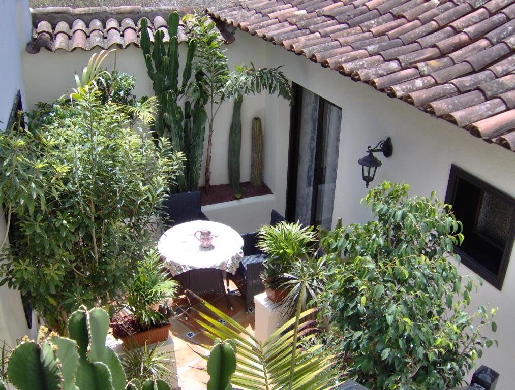 Κήπος έξω από το Rustic holiday home with small patio-terrace