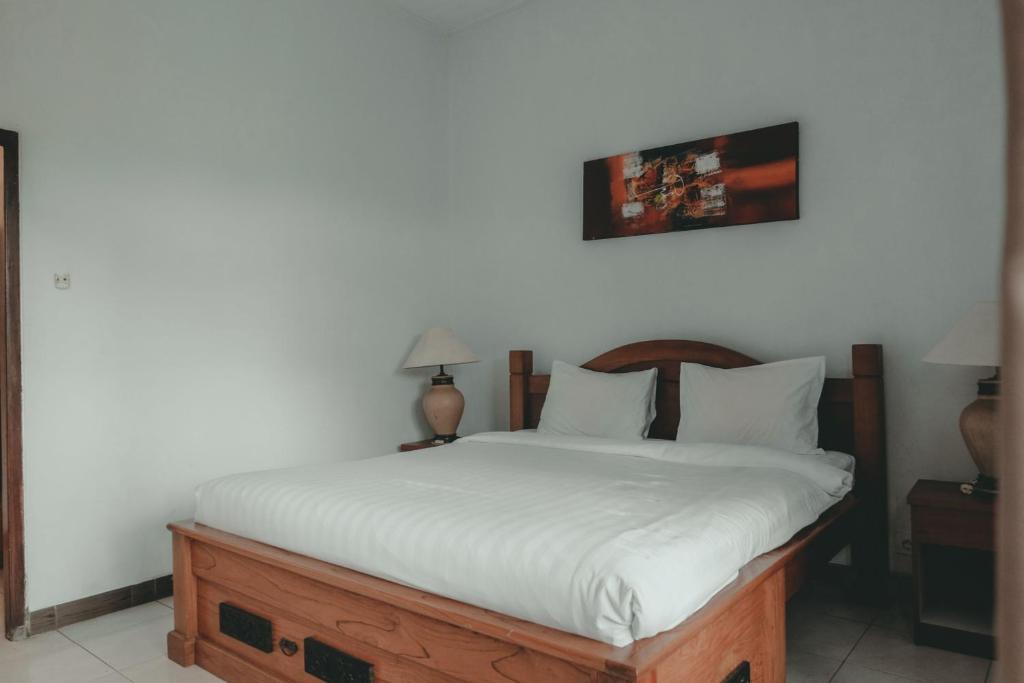 Postel nebo postele na pokoji v ubytování Sekar Arum Riverside Resort in Canggu