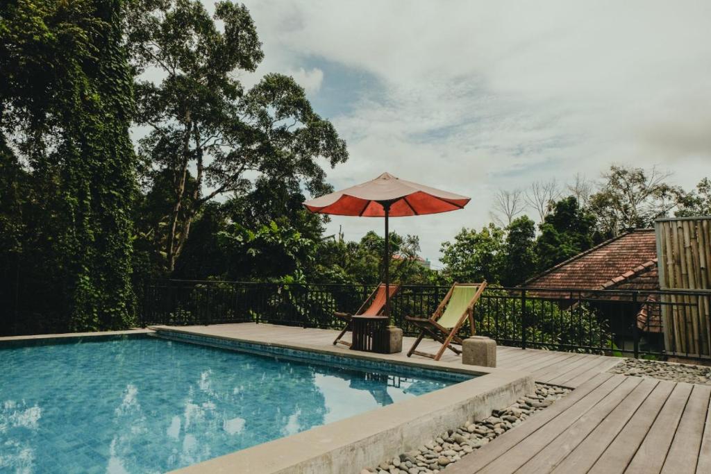 Bazén v ubytování Sekar Arum Riverside Resort in Canggu nebo v jeho okolí