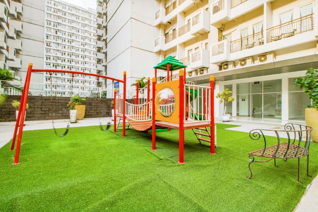 Herní místnost nebo prostor pro děti v ubytování Skyview Sentul Tower Apartments