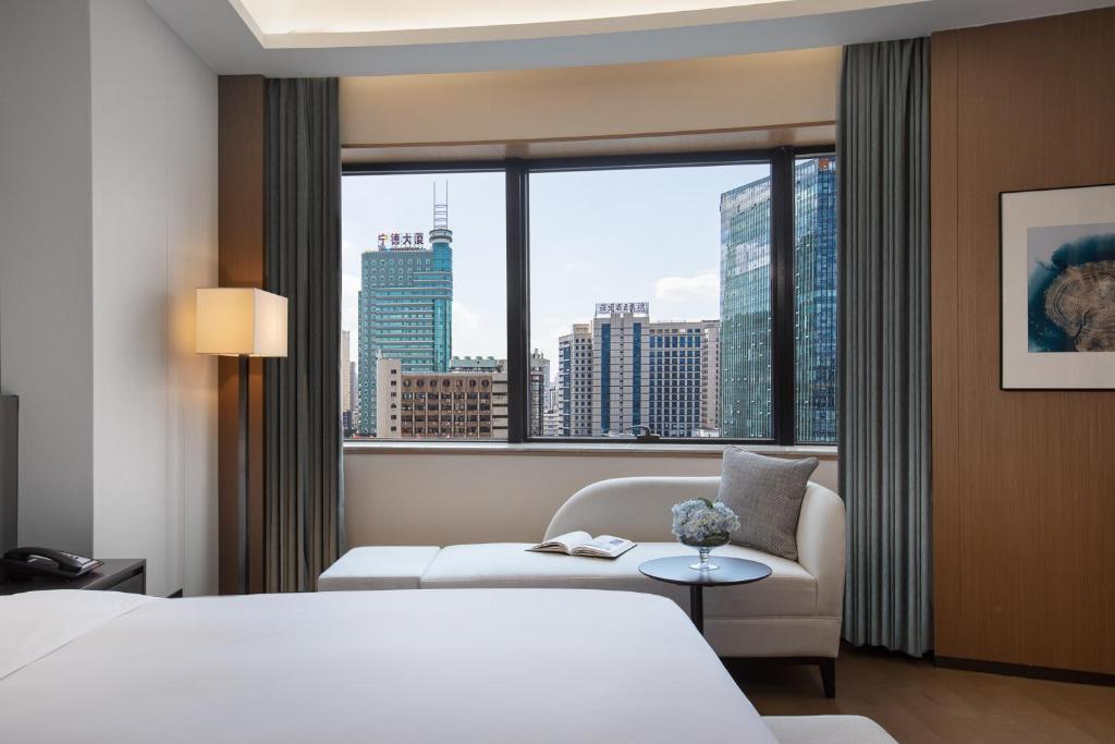 Postel nebo postele na pokoji v ubytování Foreign Trade Centre C&D Hotel,Fuzhou