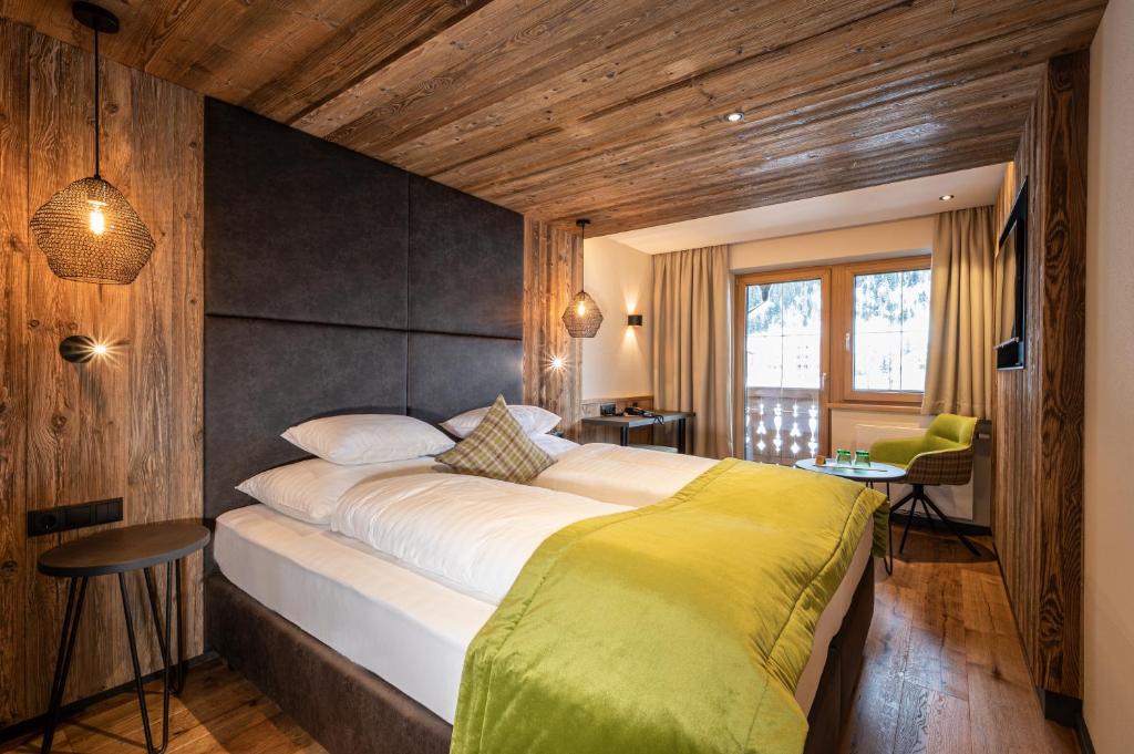 Posteľ alebo postele v izbe v ubytovaní Alpenresort Fluchthorn