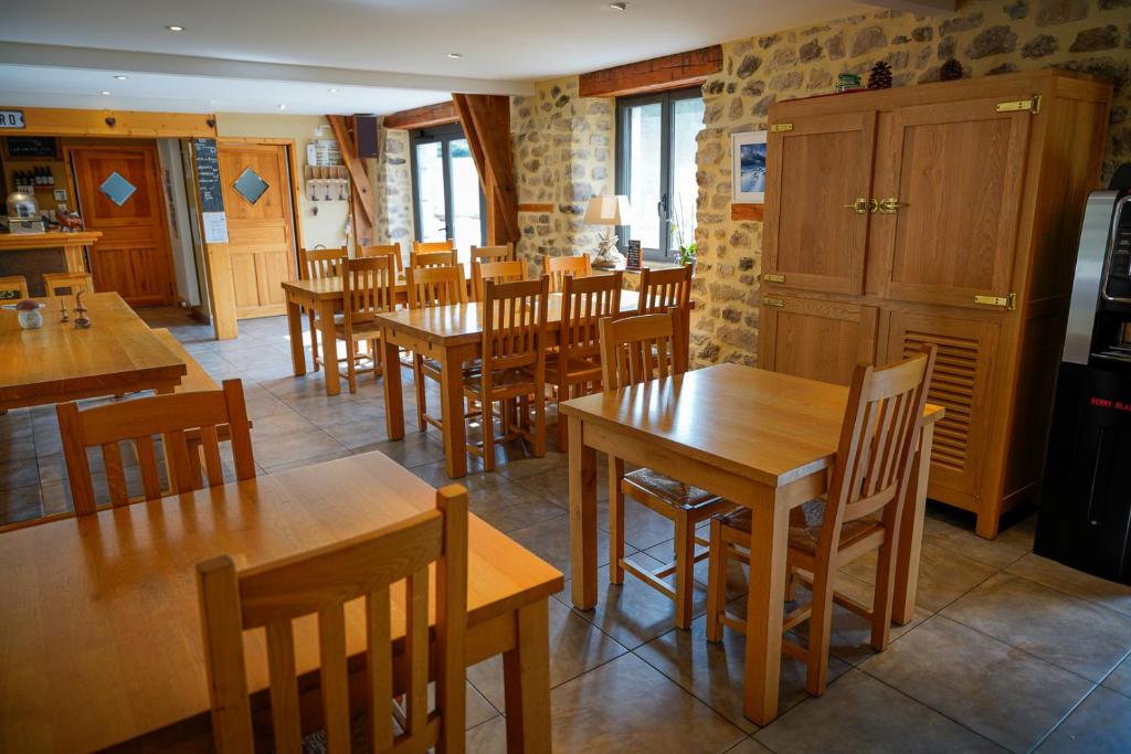 Restaurace v ubytování Logis hôtels Les Granges de Bigose