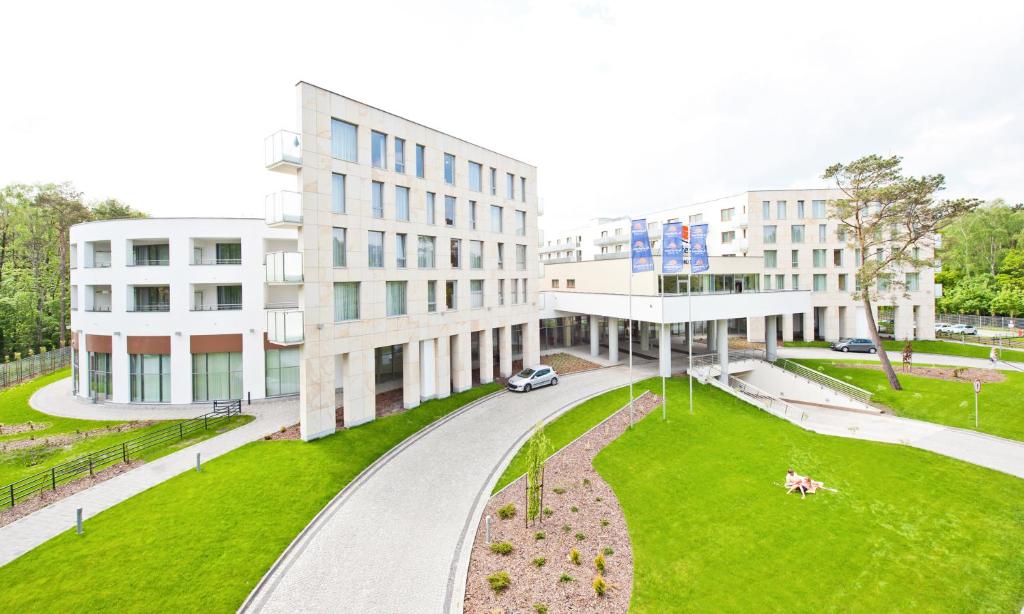 eine Luftansicht eines Campus mit Gebäuden in der Unterkunft Hotel Interferie Medical SPA in Świnoujście