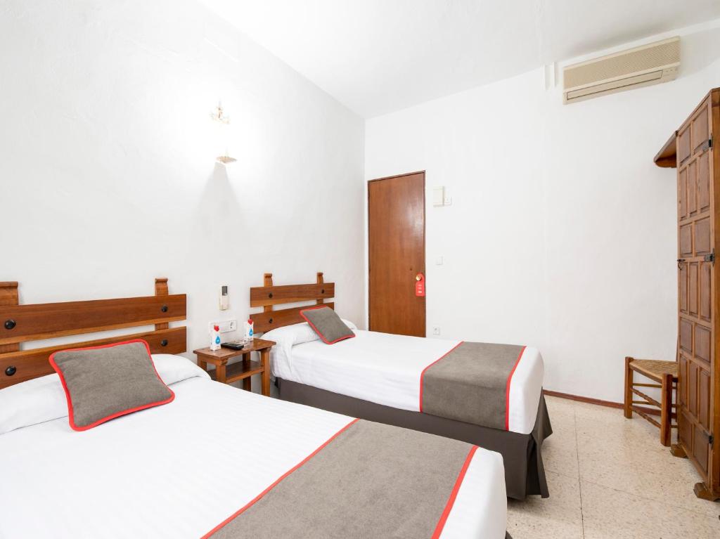Ένα ή περισσότερα κρεβάτια σε δωμάτιο στο Hostal Santiago
