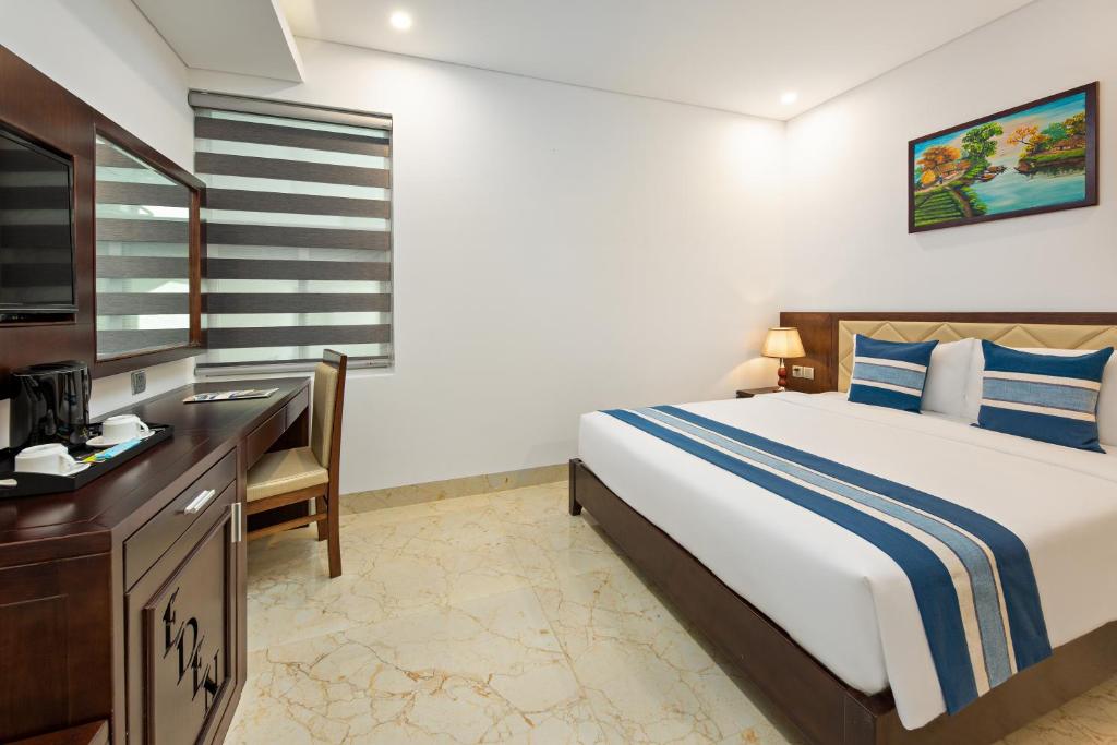 Postel nebo postele na pokoji v ubytování Eden Ocean View Hotel Da Nang