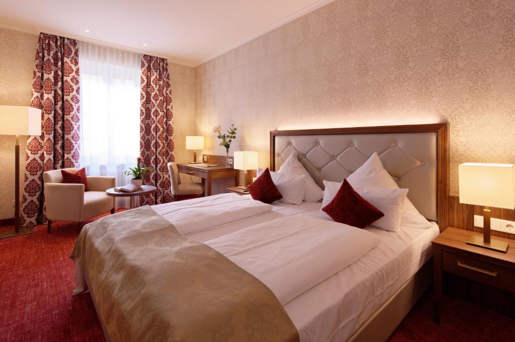 Postel nebo postele na pokoji v ubytování Hotel Schlicker